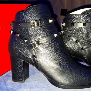 VALENTINO GARAVANI ROCKSTUD PATENT LEATHER BOOTIES